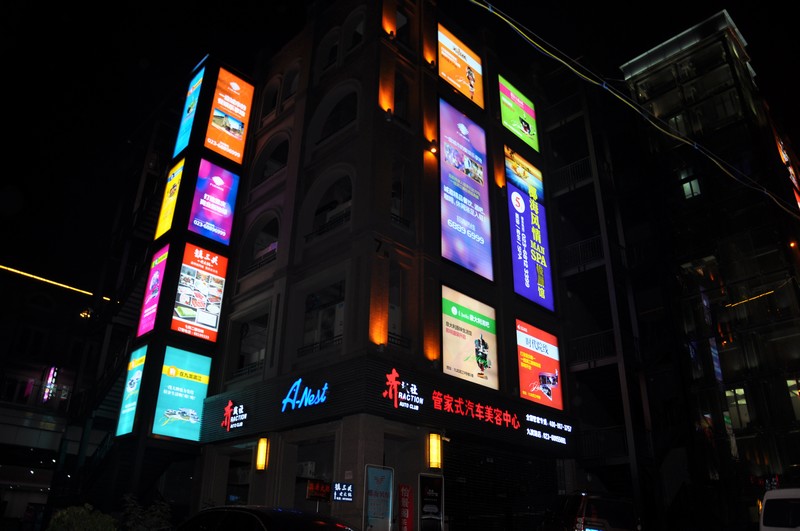 重庆8590am海洋之神广告灯箱广告牌制作案例